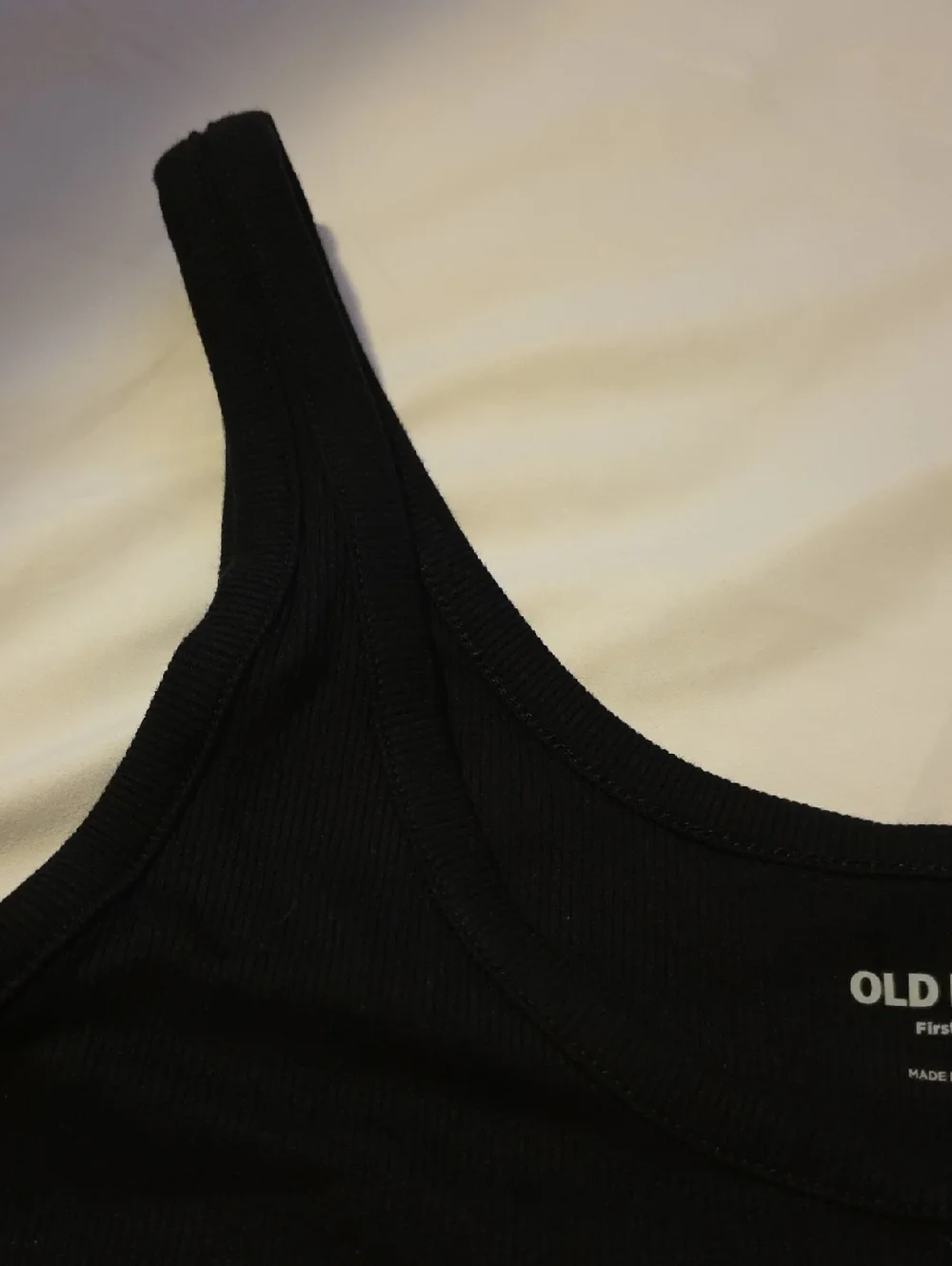 ❣️5 For $20❣️Old Navy Black Ribbed Scoop Neck Tank - Picture 2 of 5